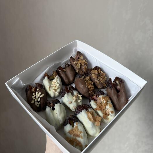 Финики в шоколаде