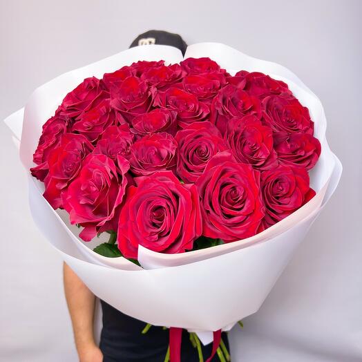 Букет из 25 красных роз Эквадор Эксплорер 60 см
