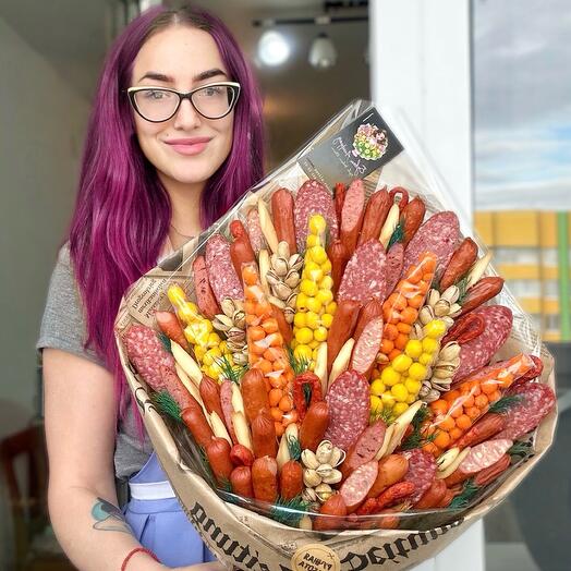 Мужской колбасный букет с арахисом