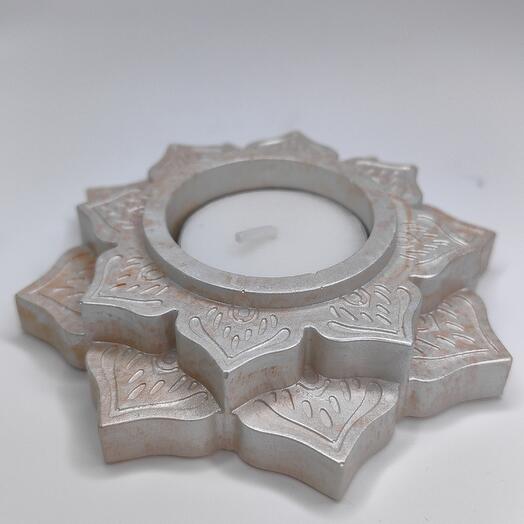 Подсвечник с узорами