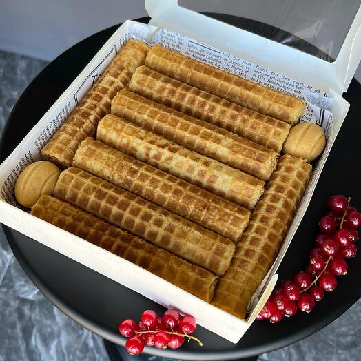 Waffle tubes with condensed milk