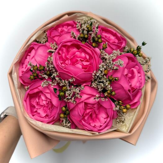 Стильный букет из Пионов мыльных со Стабилизированными Растениями "Pink Velvet"