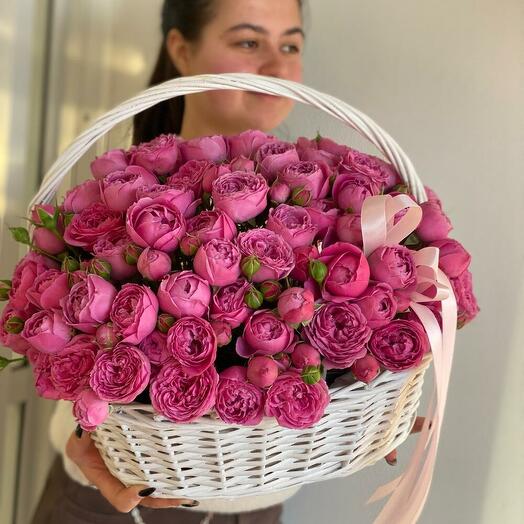 Корзина «M» с пионовидной кустовой розой