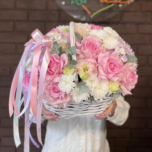 Нежная корзина французские розы, ажурная эустома и пушистые гортензии🌸💜