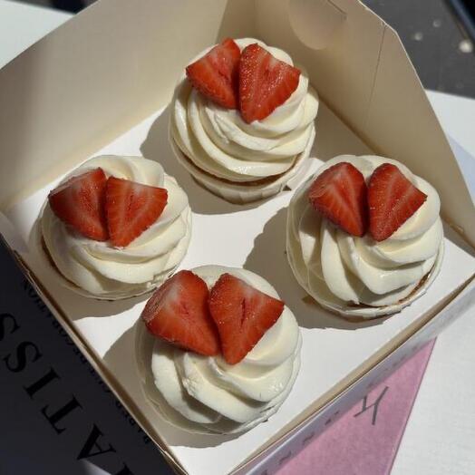 Капкейки (4 пирожных) в подарок на праздник / годовщину / день рождения