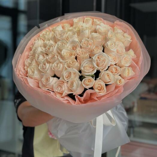 51 нежная роза в красивом букете
