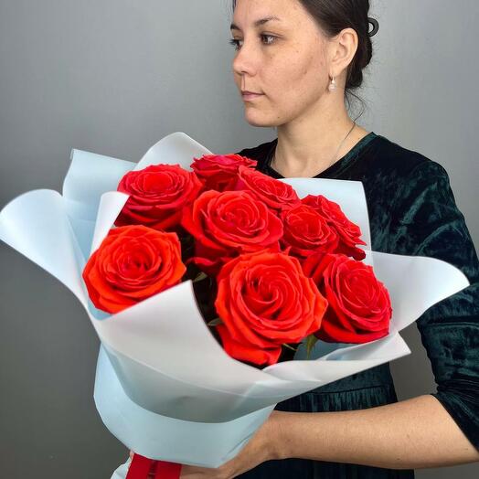 Букет из 9 алых роз