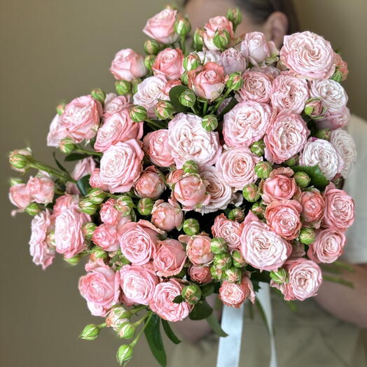 Розовые пионовидные кустовые розы 17 штук