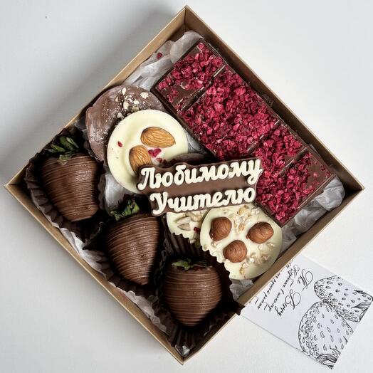 Набор из клубники и бельгийского шоколада учителю