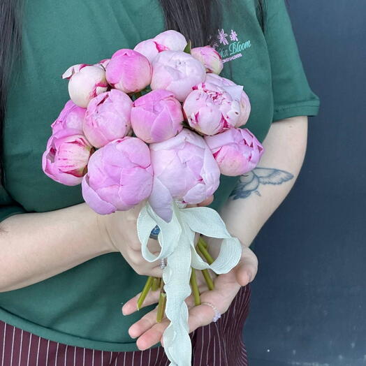 Букет невесты из розовых пионов Сара