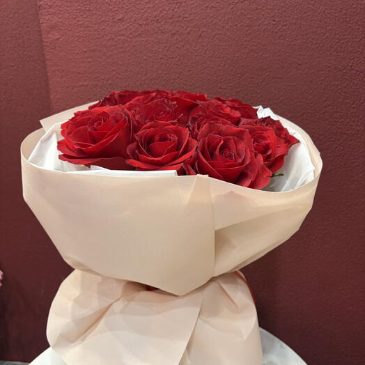 Яркий моно букет красных роз