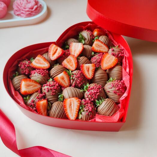 Клубника в шоколаде в коробке сердце 20-25 шт для любимой
