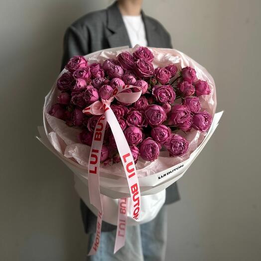 Букет "17 веток кустовых пионовидных роз"