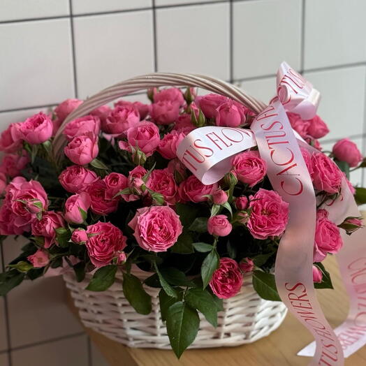 Корзина с кустовыми розами «S»