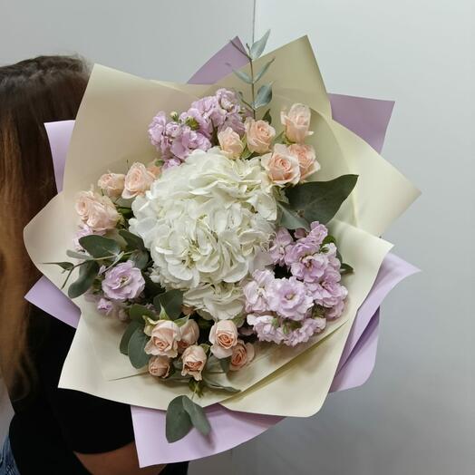 Букет гортензия маттиола роза кустовая эвкалипт