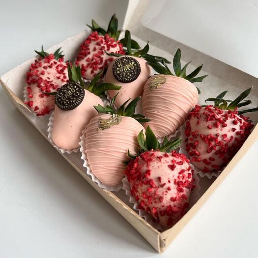 Клубника в шоколаде «Berry Kiss Box Love»