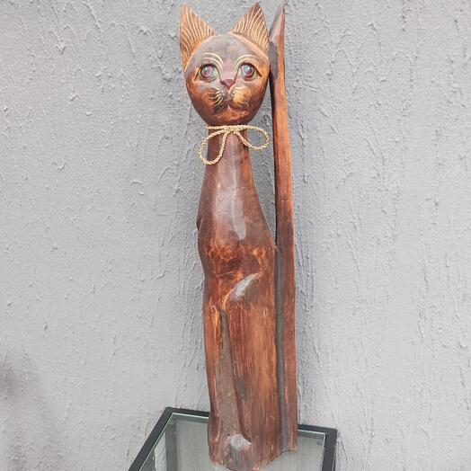 Кот из дерева