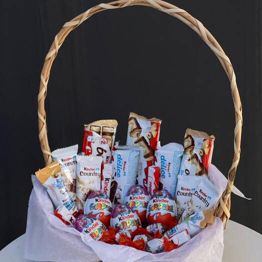 Cesto con dolci Kinder