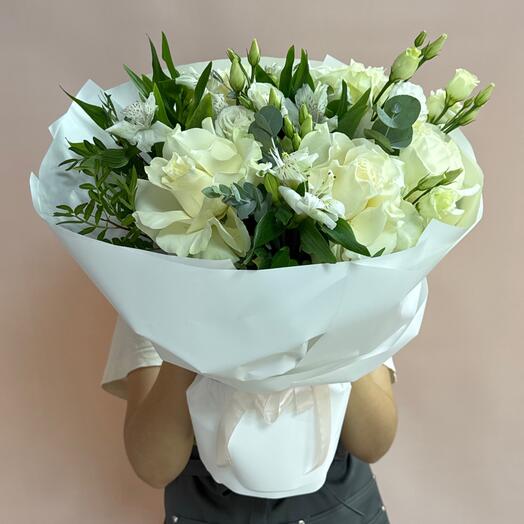 Белый нежный букет с французскими розами