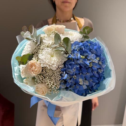 Авторский букет  из прекрасных цветов