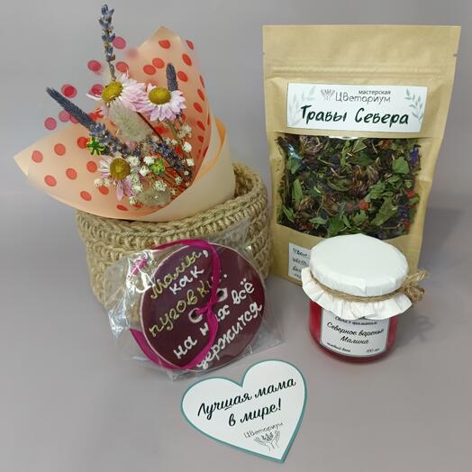 Подарочный набор для мамы в корзинке