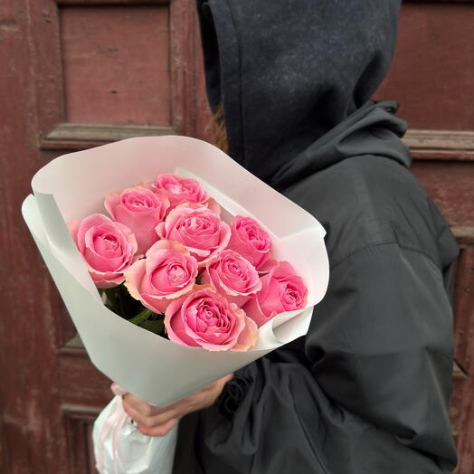 9 розовых роз