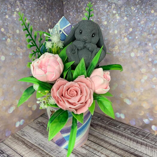 Мини-букет с зайкой Плюшечкой