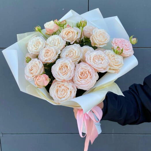 Букет кремовых кустовых пион роз 🎀