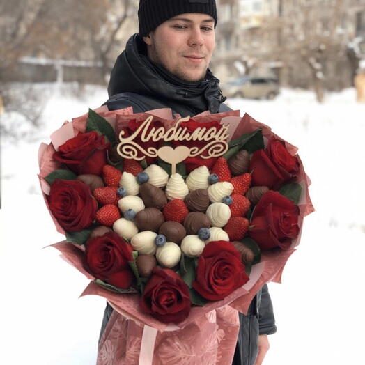Букет из клубники в шоколаде с розами, сладкий букет, клубника в шоколаде, съедобный букет, праздничный N35
