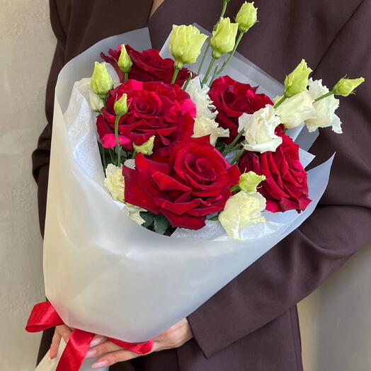 Букет с французской бордово- розовой розой