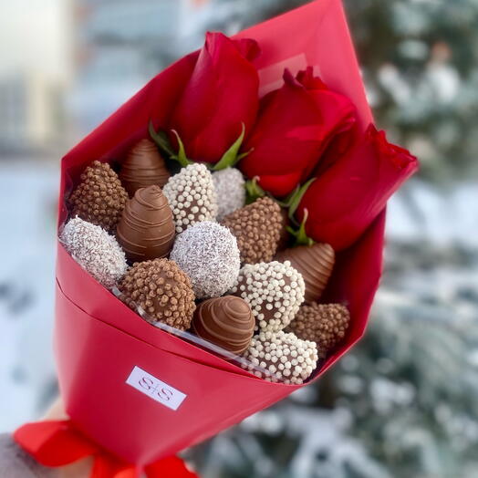 Букет из клубники в шоколаде с розами «Res rose»