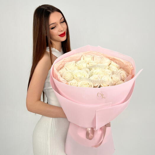 25 белоснежных роз