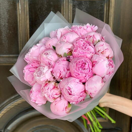 25 Розовых пионов