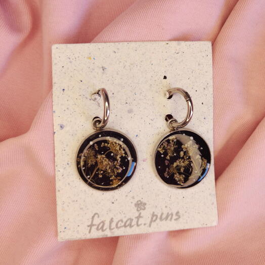 Black earrings with flowers