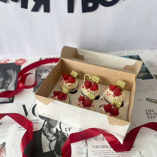 Капкейки с ягодами,шоколадом и топпером