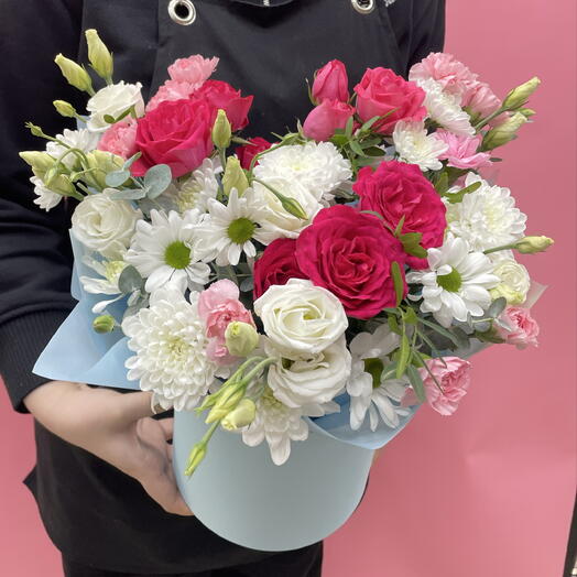 Бокс с розами и хризантемами