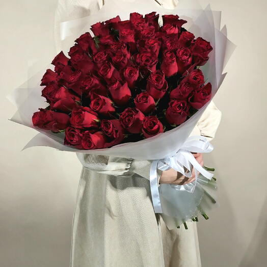 Красные розы из Кении 51 шт букет les fleur (В0068)