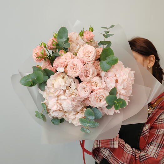 Розовый пунш с кустовыми розами