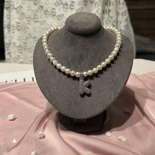 Колье с серебрянной буквой K