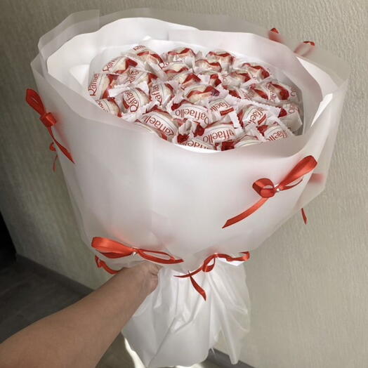Букет из рафаэлло для девушки 💕