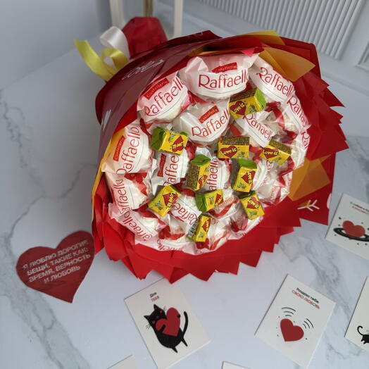 Сладкий букет из рафаэлок и жевачки  «Love is»,вкусный букет из Raffaello 19шт