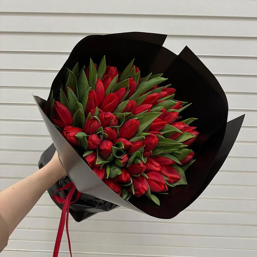 Тюльпаны красные