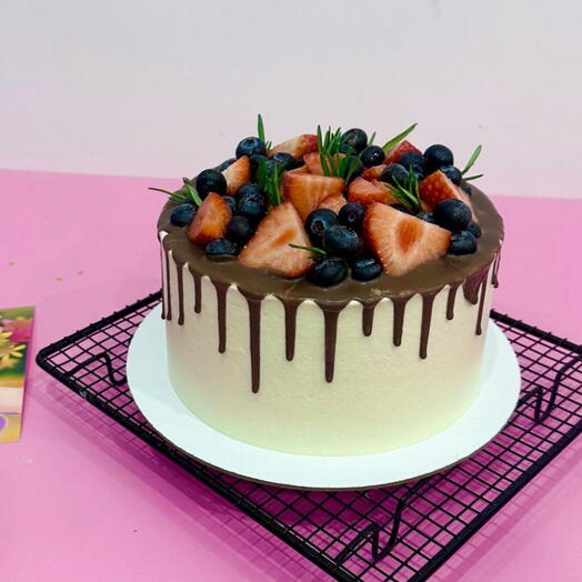 Торт со свежими ягодами