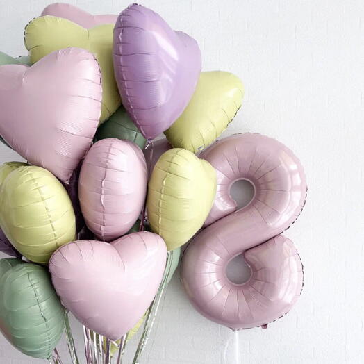 Композиция из шаров сердец для любимой женщины  на 8 марта