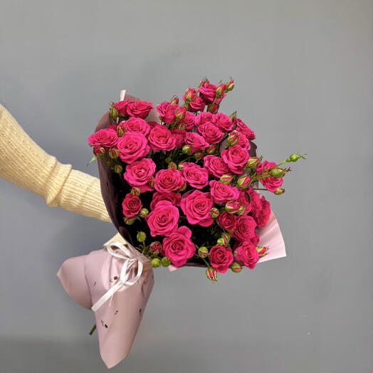 Букет из розовых кустовых роз (7 штук)