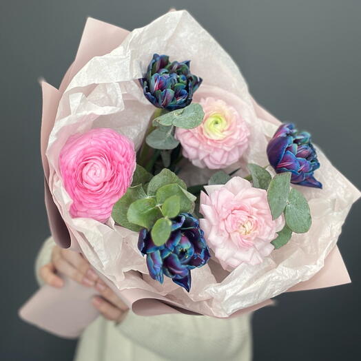 Экзотический букет комплимент из лютиков и космических тюльпанов🧚‍♀️