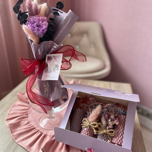 Подарочный набор в лавандовых оттенках к 8 марта