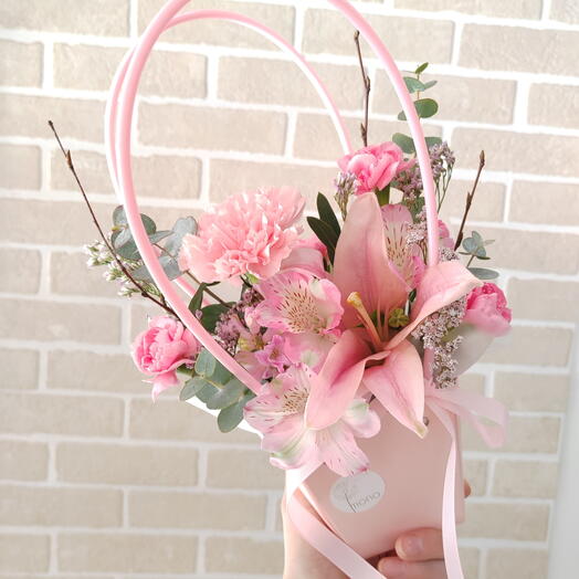 Цветочная композиция в розовых оттенках