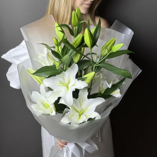 Букет из трех белых лилий