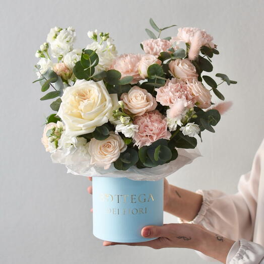 Flowers in a box "Kiss of a forest nymph" with a Bombastic rose | Bouquet 223 Bottega dei Fiori
